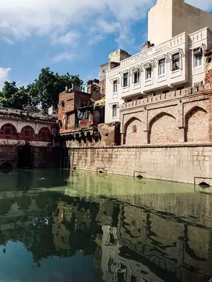 In the Shadow of the Auliya: A Walk Through Basti Nizamuddin poster