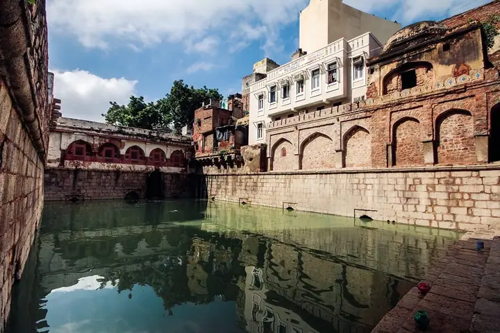 In the Shadow of the Auliya: A Walk Through Basti Nizamuddin poster
